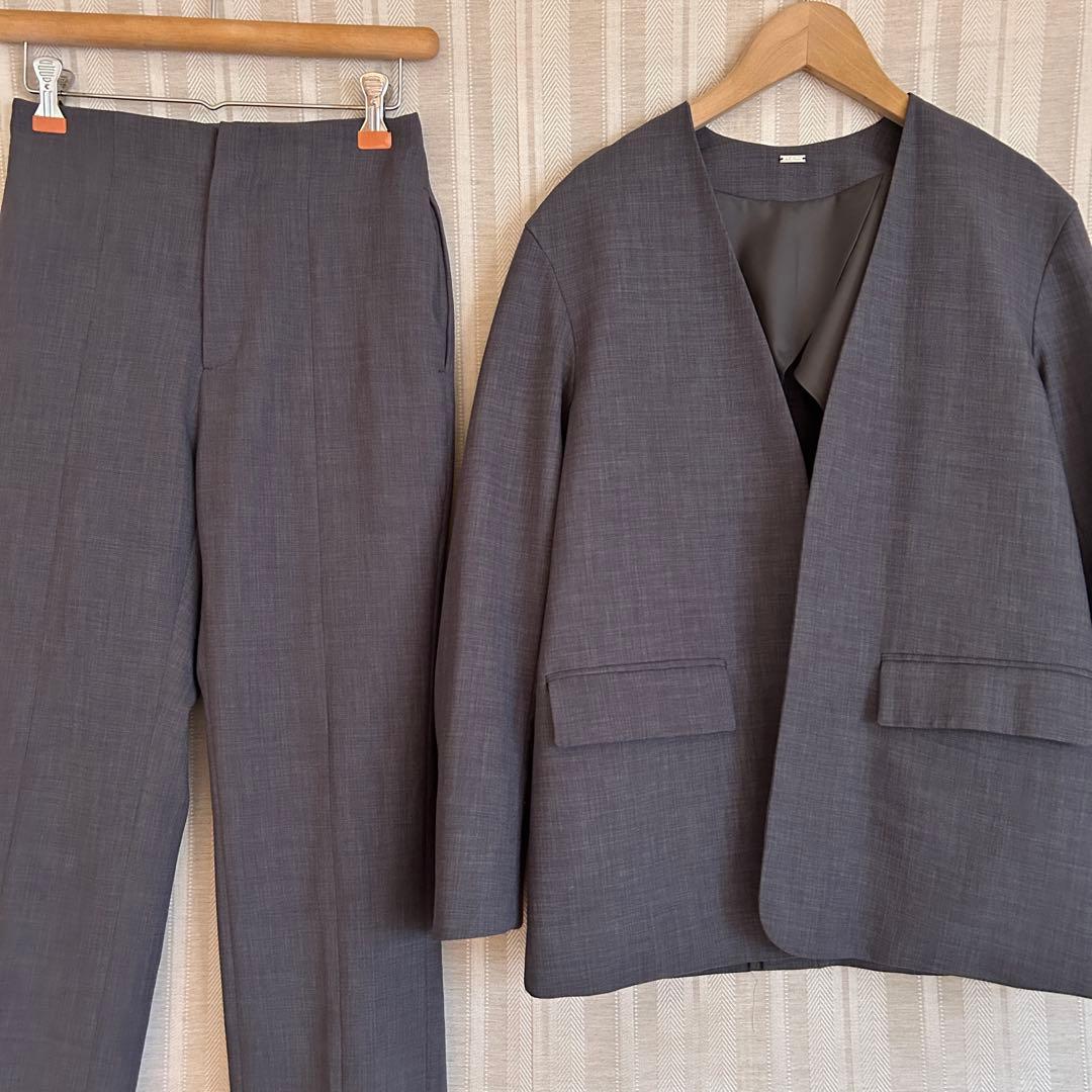 美品！Mila Owenグレー　VネックノーカラーストレッチパンツスーツS