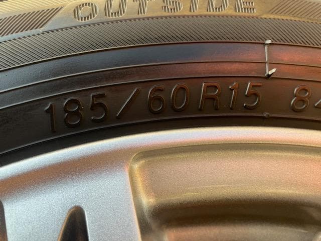 シエンタ スタッドレスセット 185/60R15 2019年製 ヨコハマ