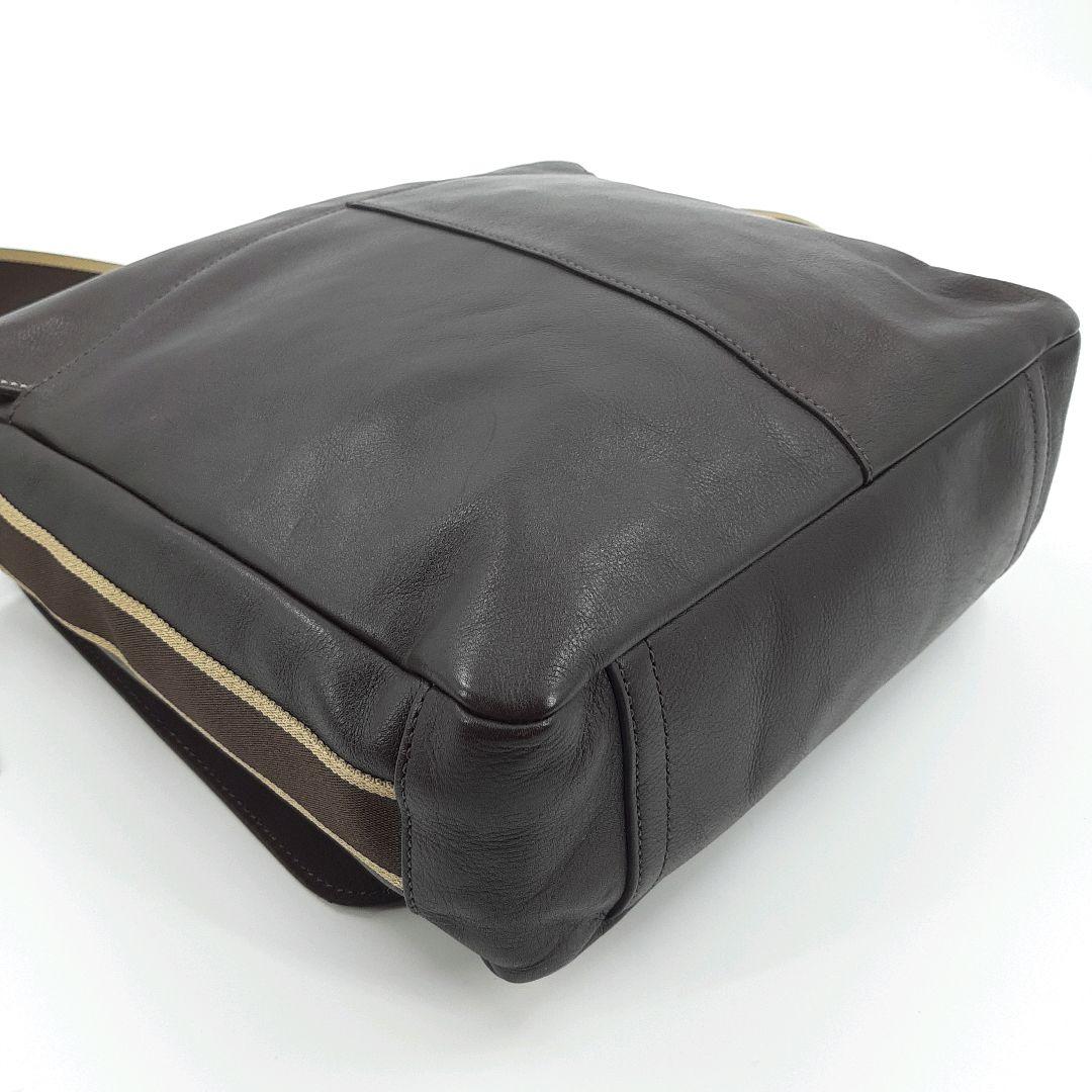 【美品】コーチ　ショルダーバッグ　メッセンジャーレザー　ブラウン　F70555