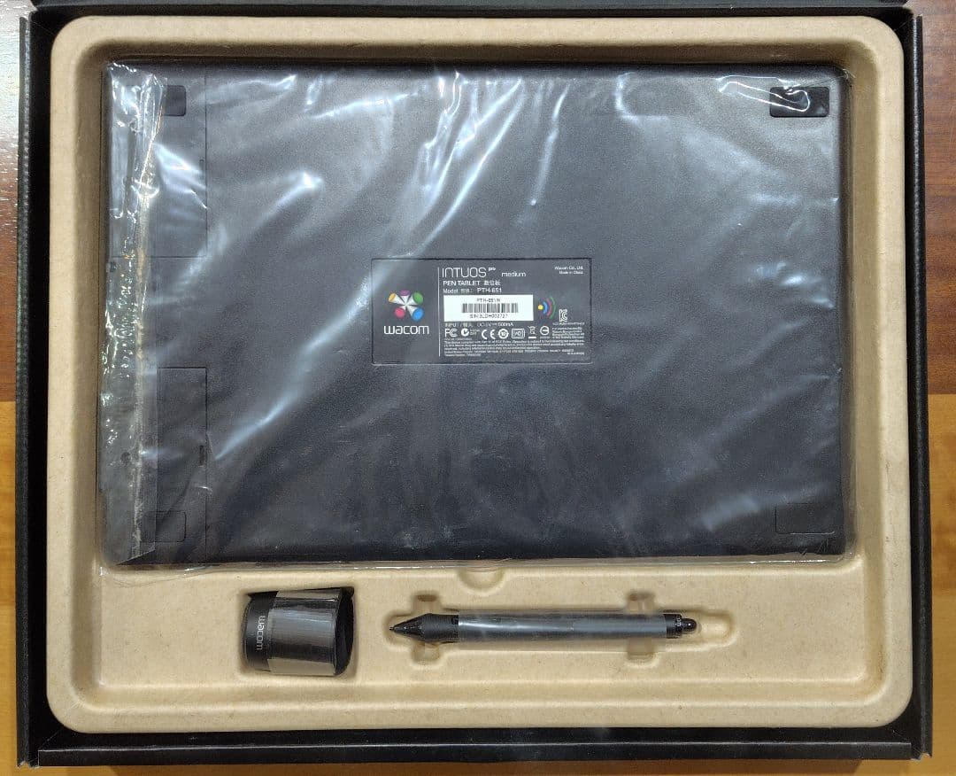 液タブ・ペンタブ Wacom INTUOS pro PTH-651/K0