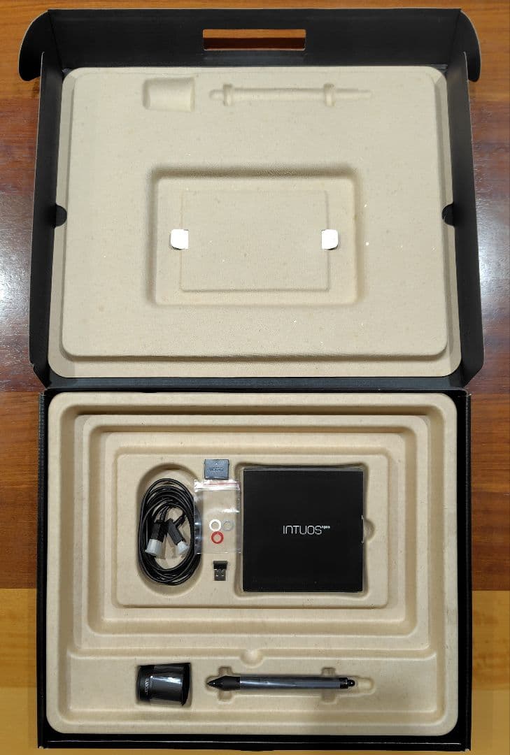 液タブ・ペンタブ Wacom INTUOS pro PTH-651/K0