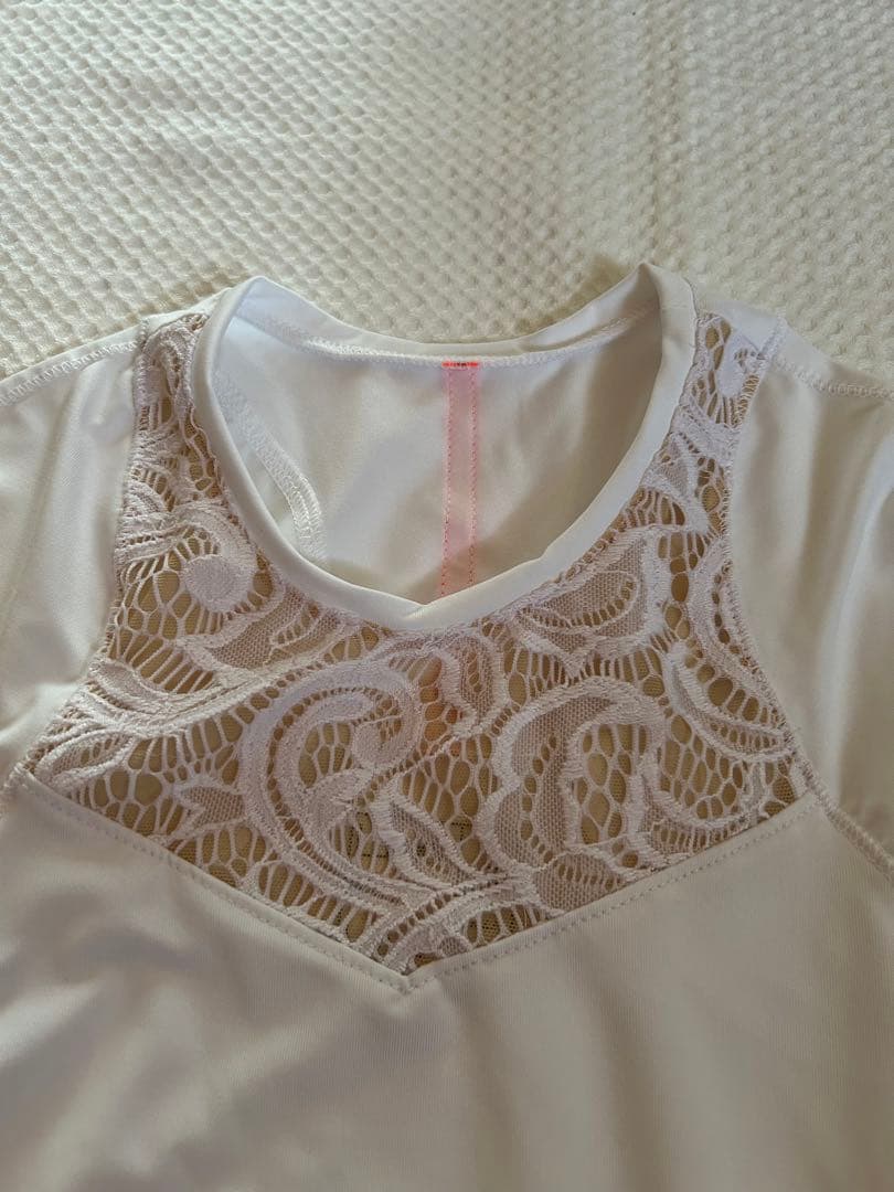 ラッキーインラブ　テニスウェア　白レース長袖トップス　US-XSサイズ　新品