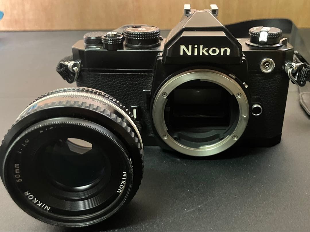 Nikon 一眼レフカメラ、Nikkor 50mm f/1.8レンズ付き