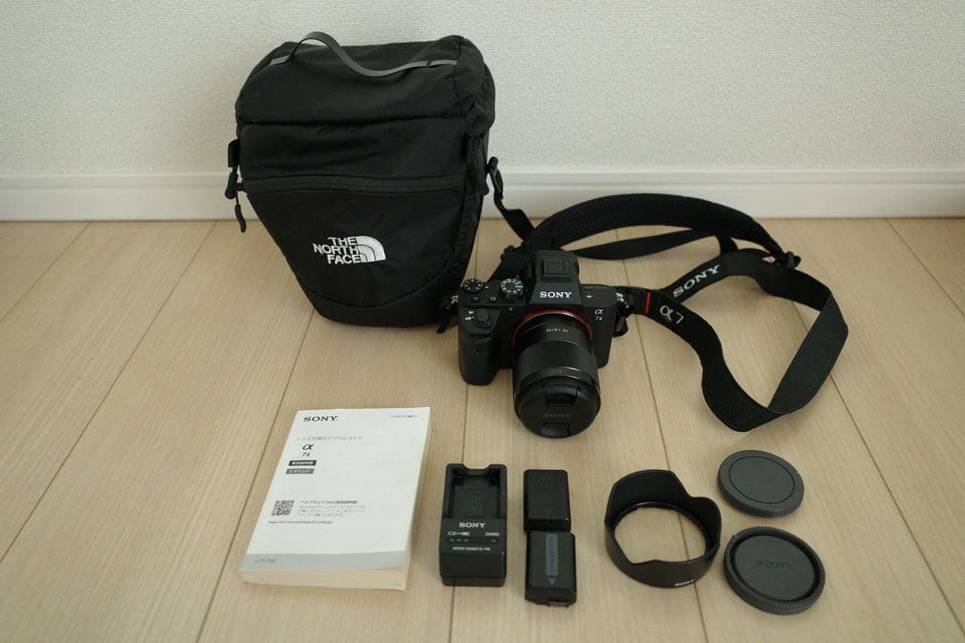カメラSONYa7IIと 単焦点レンズ35mm F/1.8 ノースフェイスバック