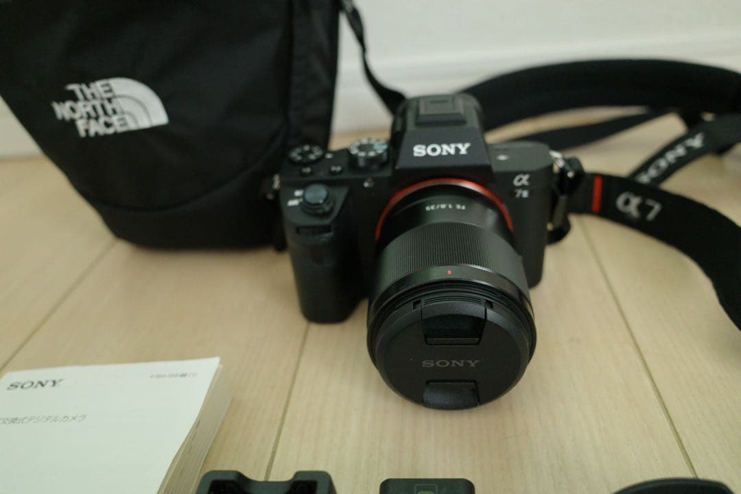 カメラSONYa7IIと 単焦点レンズ35mm F/1.8 ノースフェイスバック