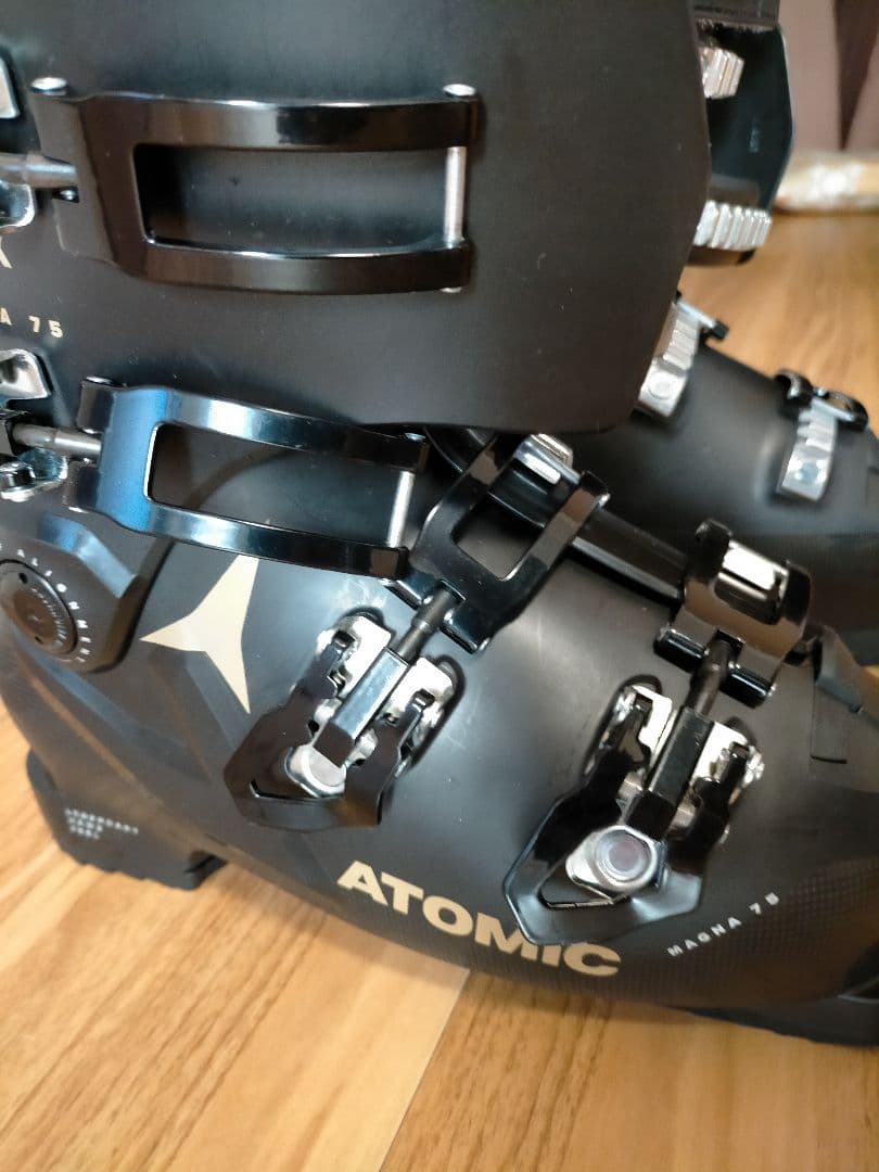 ATOMIC HAWX MAGNA75スキーブーツ　女性用24-24.5cm