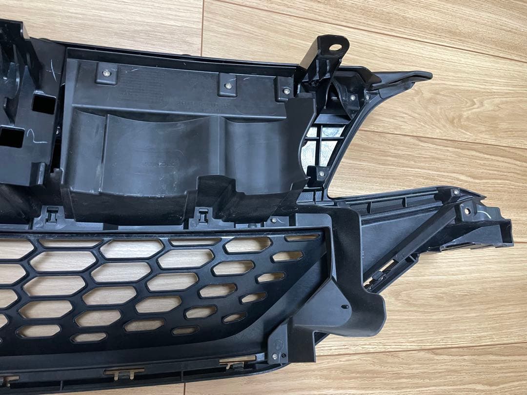 ホンダ フリードグリル ホワイト/ブラック