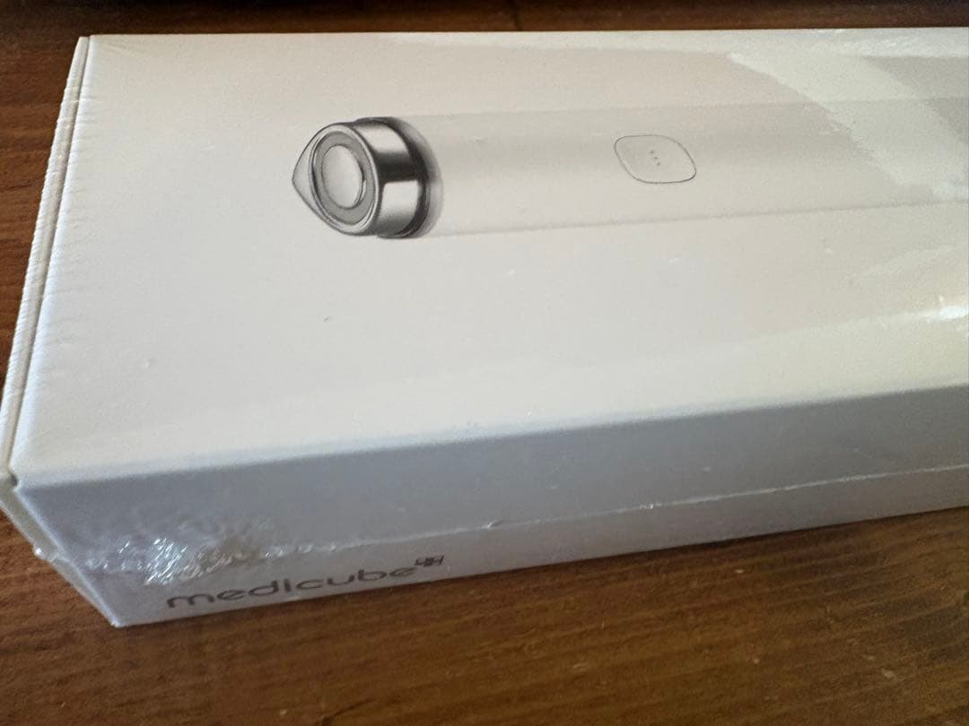 【新品・未開封】medicube 美容器 白　AGE-R ブースタープロミニ