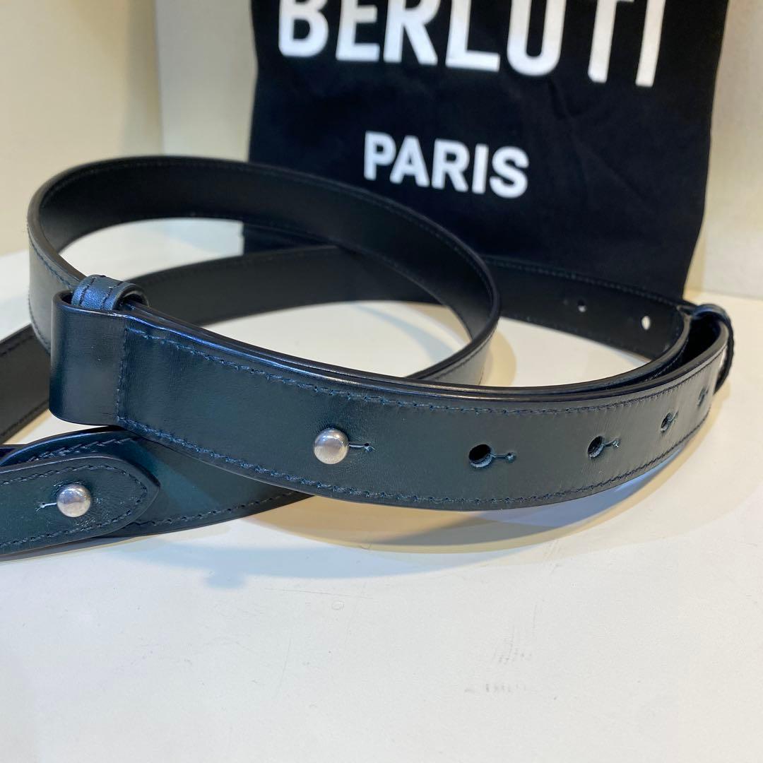 ベルルッティ　エミーオガリバーメッセンジャーバッグ