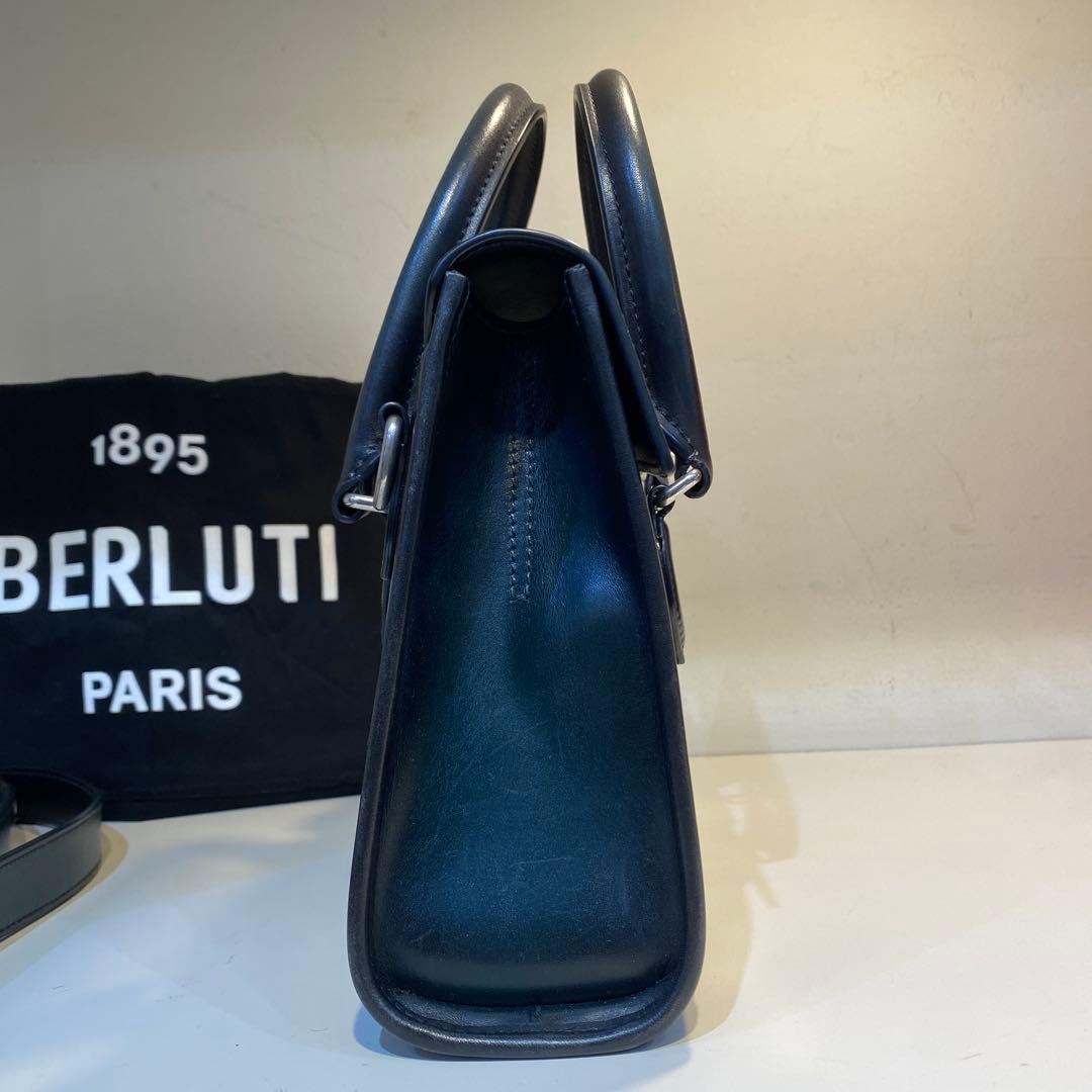 ベルルッティ　エミーオガリバーメッセンジャーバッグ