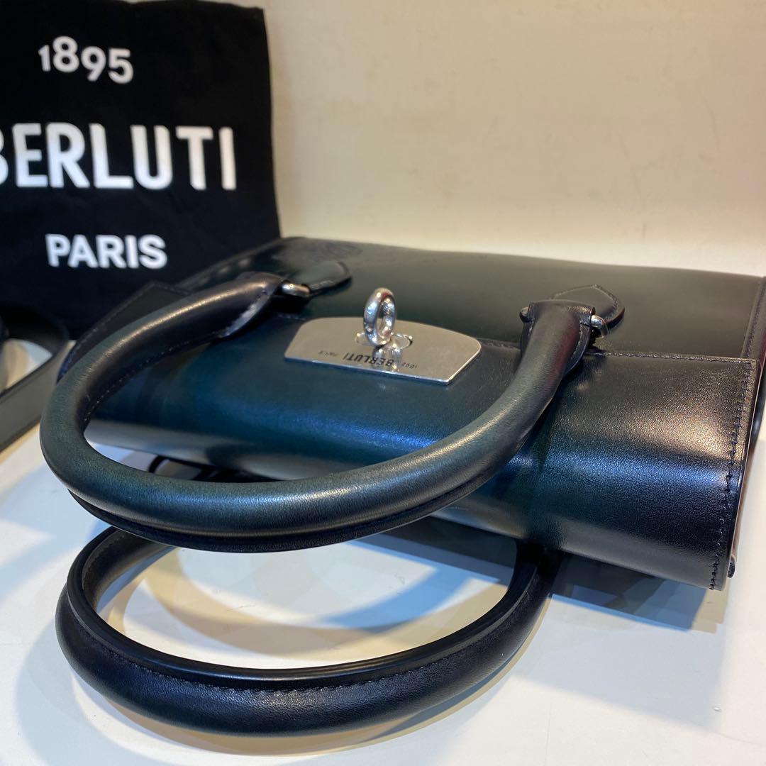 ベルルッティ　エミーオガリバーメッセンジャーバッグ