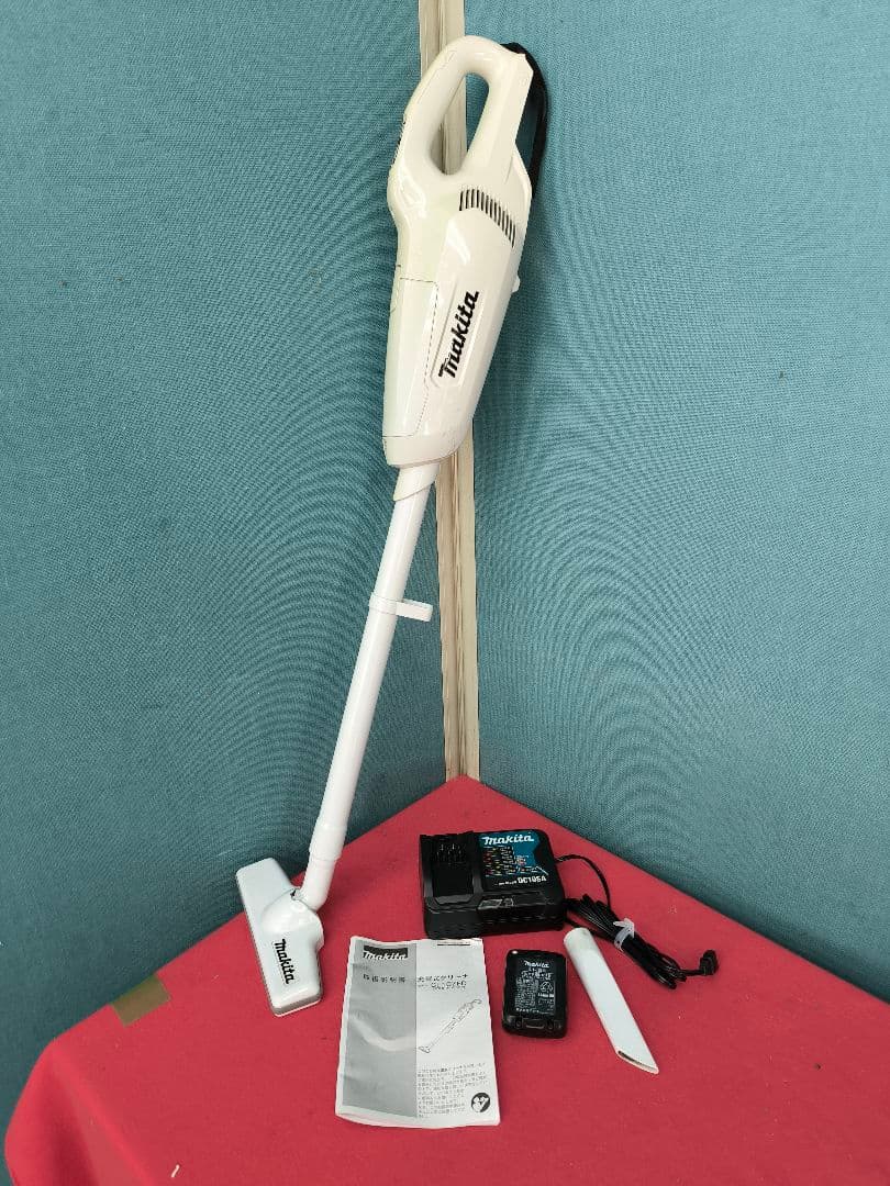美品　マキタ コードレス掃除機CL107 紙パック式　CL107FDSHW