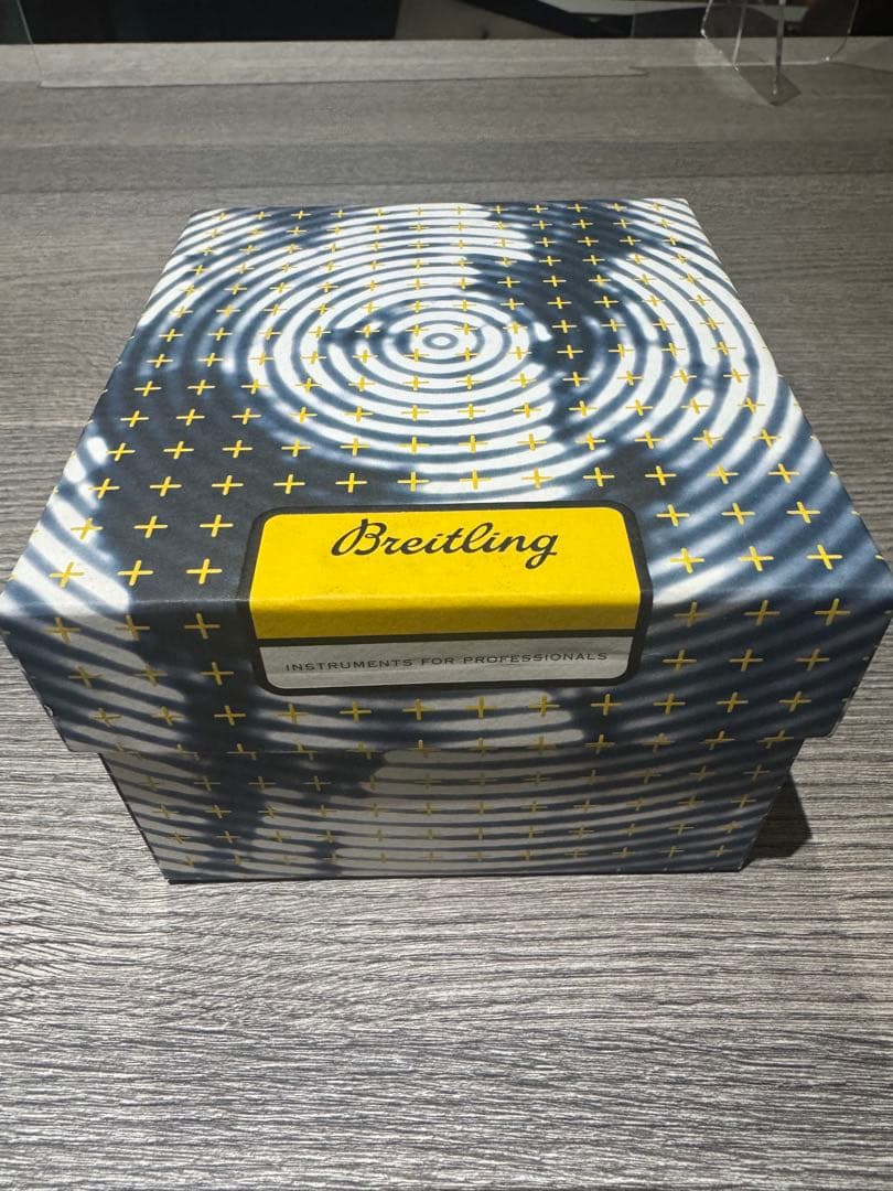 ブライトニング　時計ケース