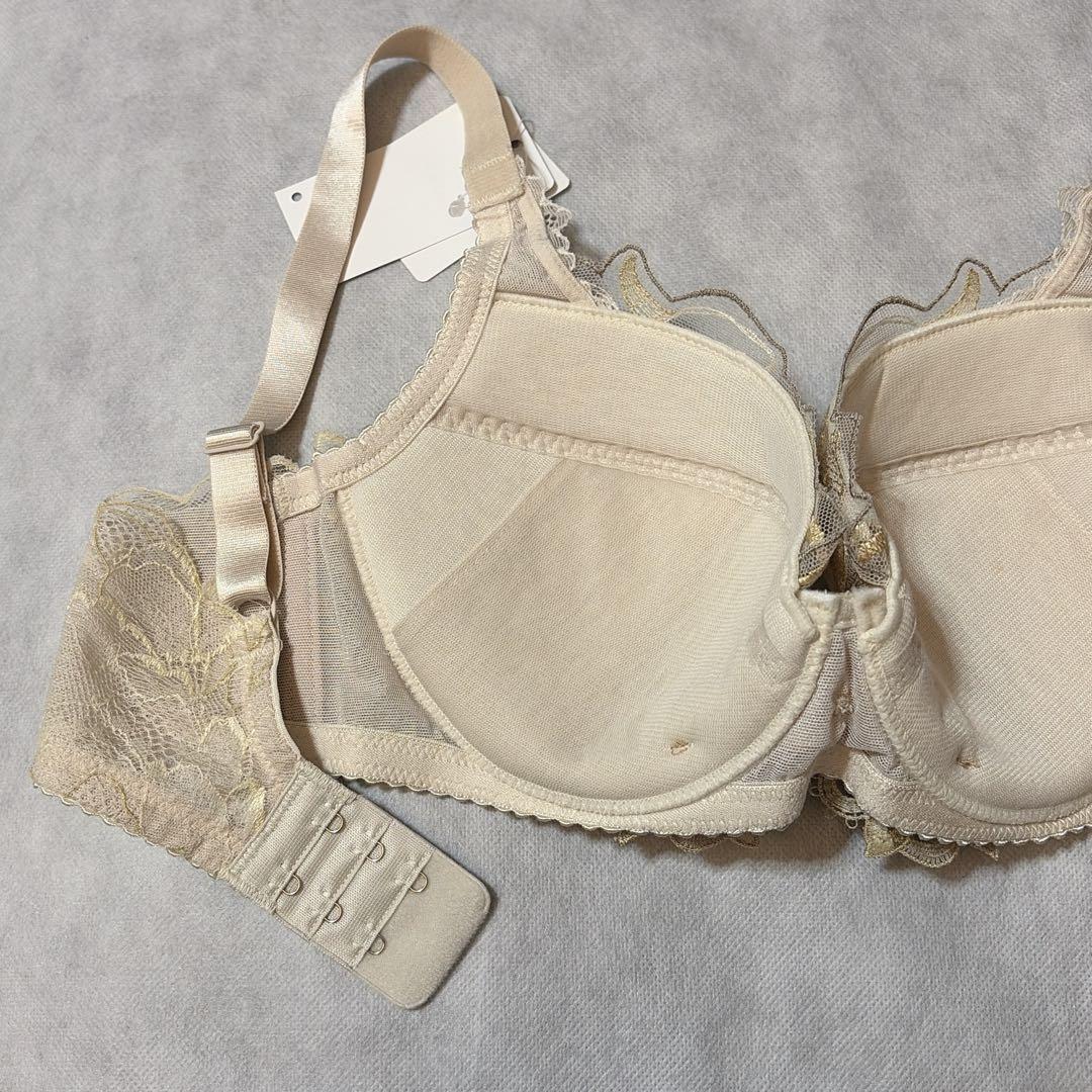 ワコール　ラゼ　ブラジャー＆ショーツ　D70　新品　匿名配送　ベージュ系