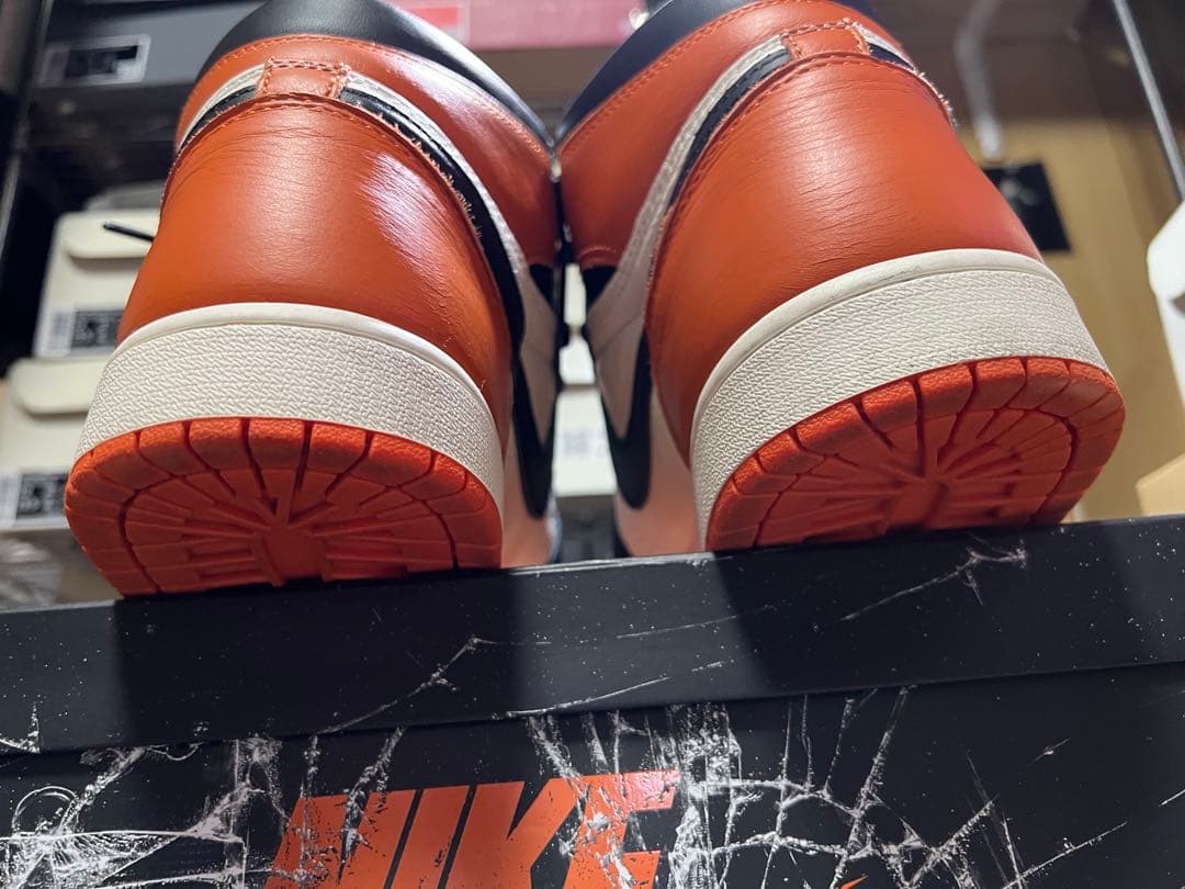 バ*ズ様 Nike Air Jordan 1 Retro High OG シャタ