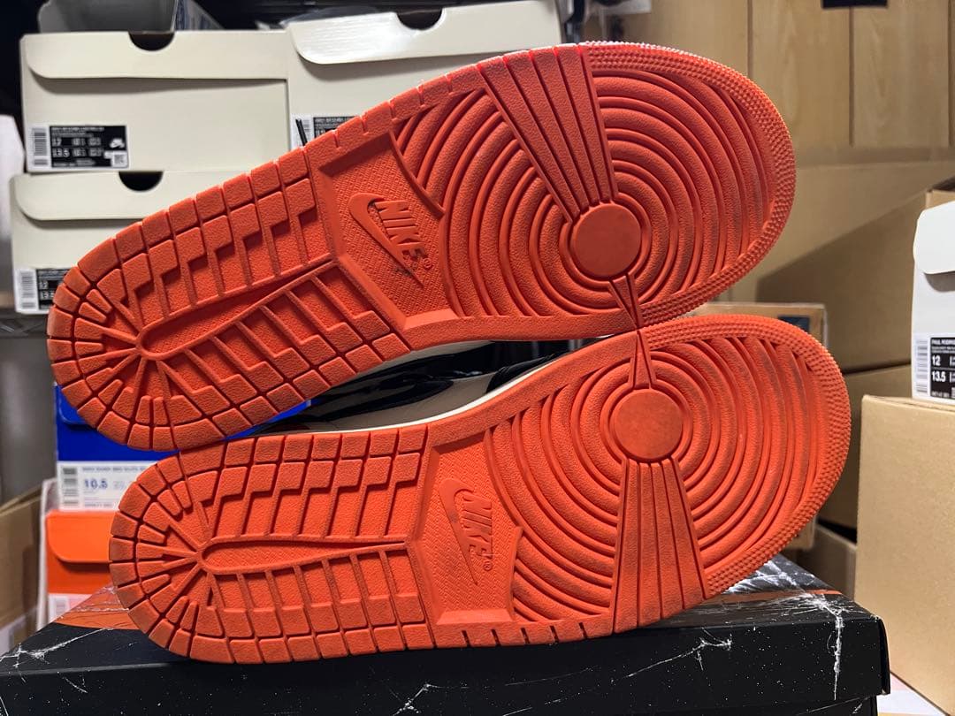 バ*ズ様 Nike Air Jordan 1 Retro High OG シャタ