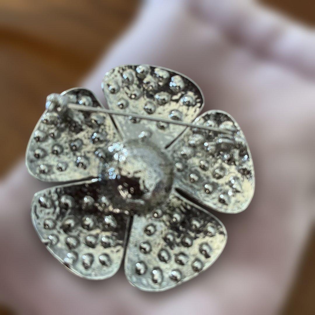 RENÉ 花型ブローチ