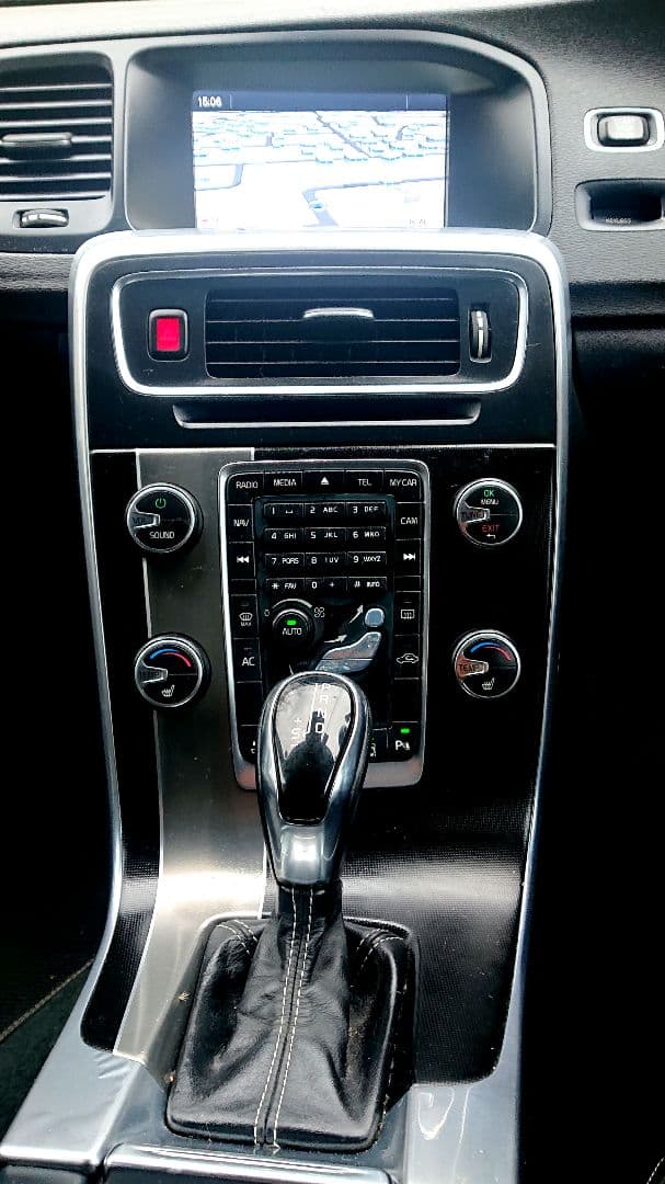 ボルボ V60 Rデザイン Tベル済 新車時より記録簿8枚