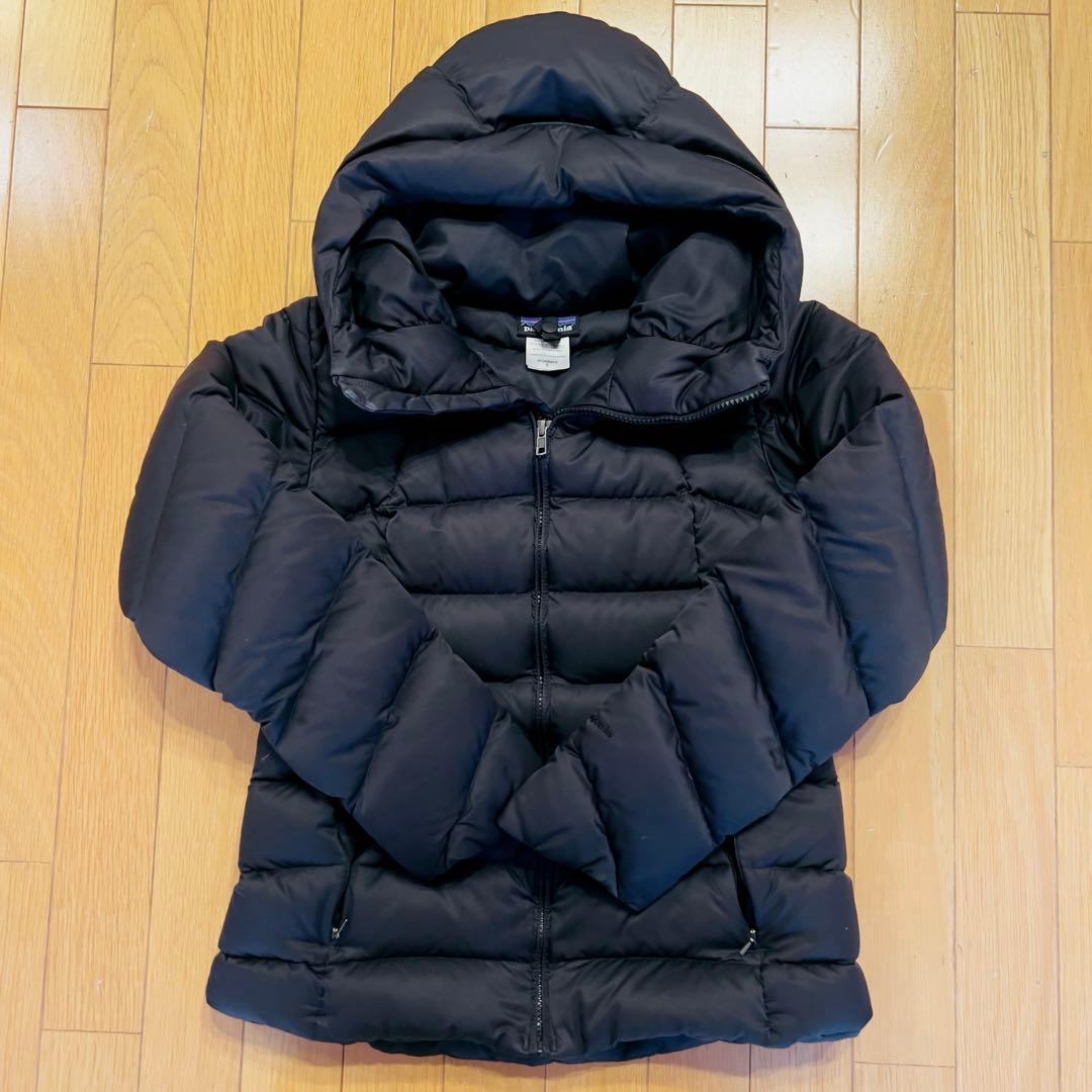 黒 フード付きパタゴニアダウンジャケット