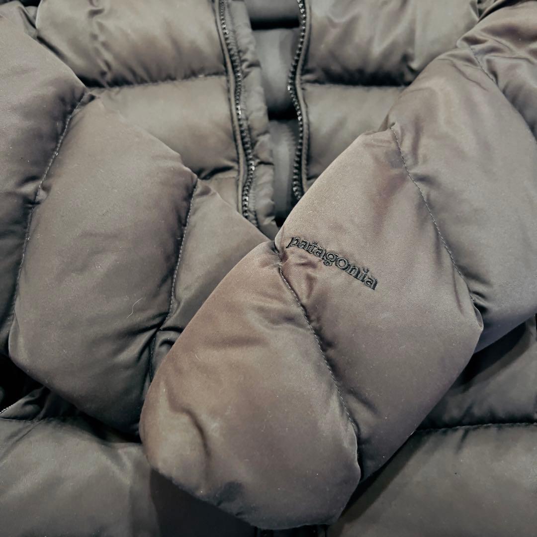 黒 フード付きパタゴニアダウンジャケット