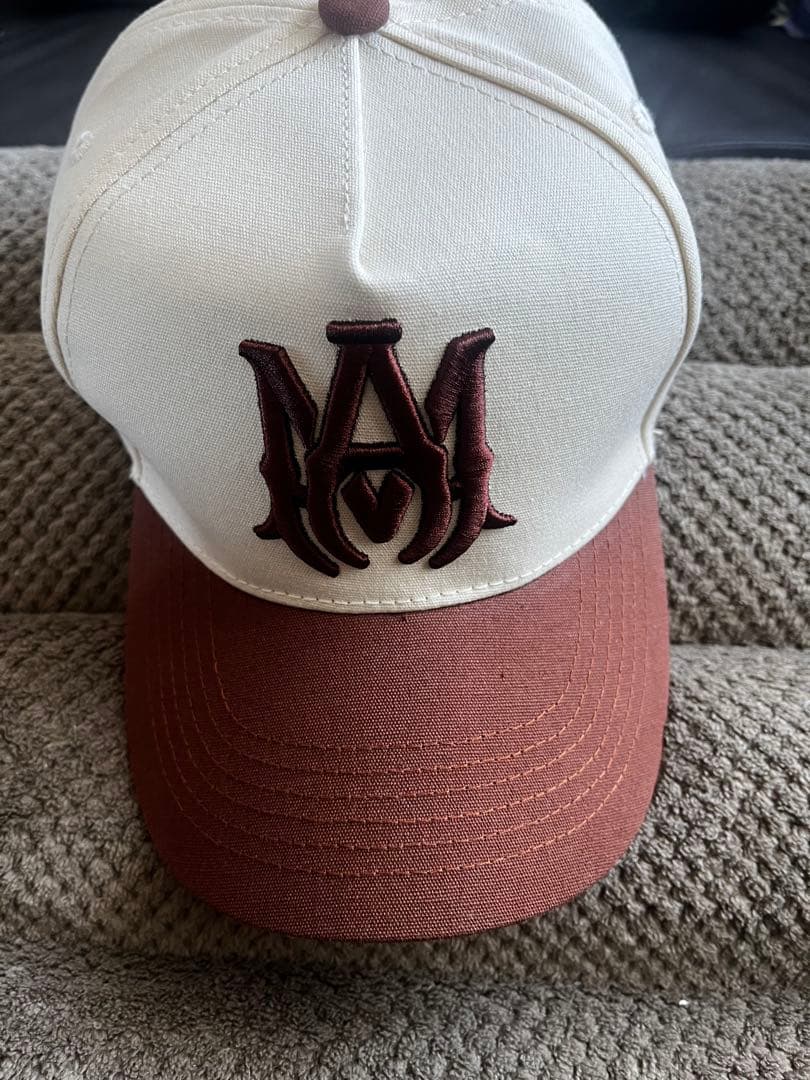 ほ*様 AMIRI ロゴ刺繍 キャップ ホワイト/ブラウン