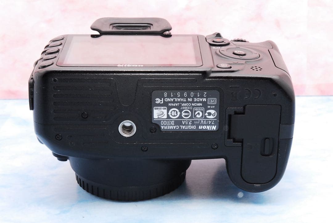 Nikon D3100☆一眼レフカメラ☆デビュー向け☆手ぶれ補正レンズ付