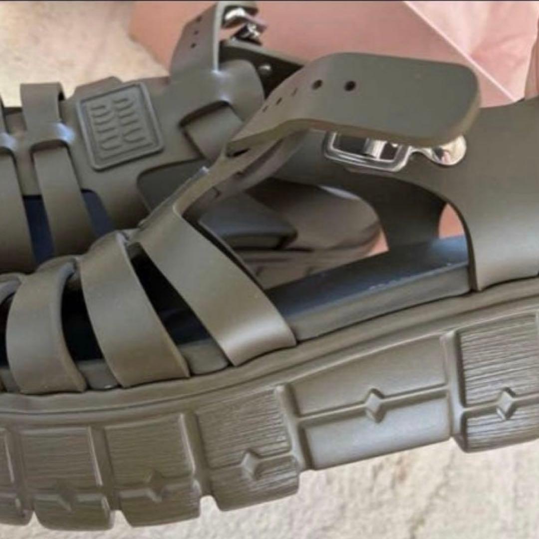 miumiuプラットフォームサンダル　グルカサンダル