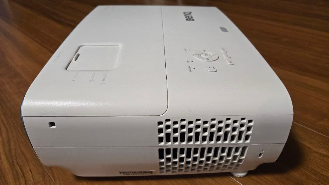 【入手困難】BenQ TK850（4Kプロジェクター）使用38時間（ほぼ新品）