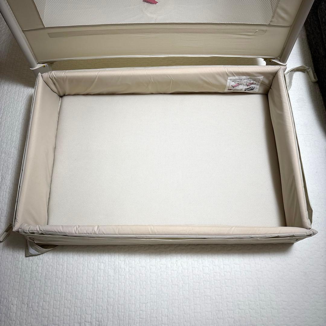 美品　ココネルエアー　アップリカ　ベビーベッド　ベビーサークル　ミルクホワイト