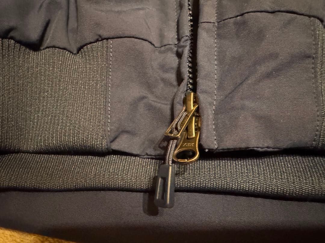 パタゴニア ラインド イスマス フーディpatagonia ネイビー Lサイズ