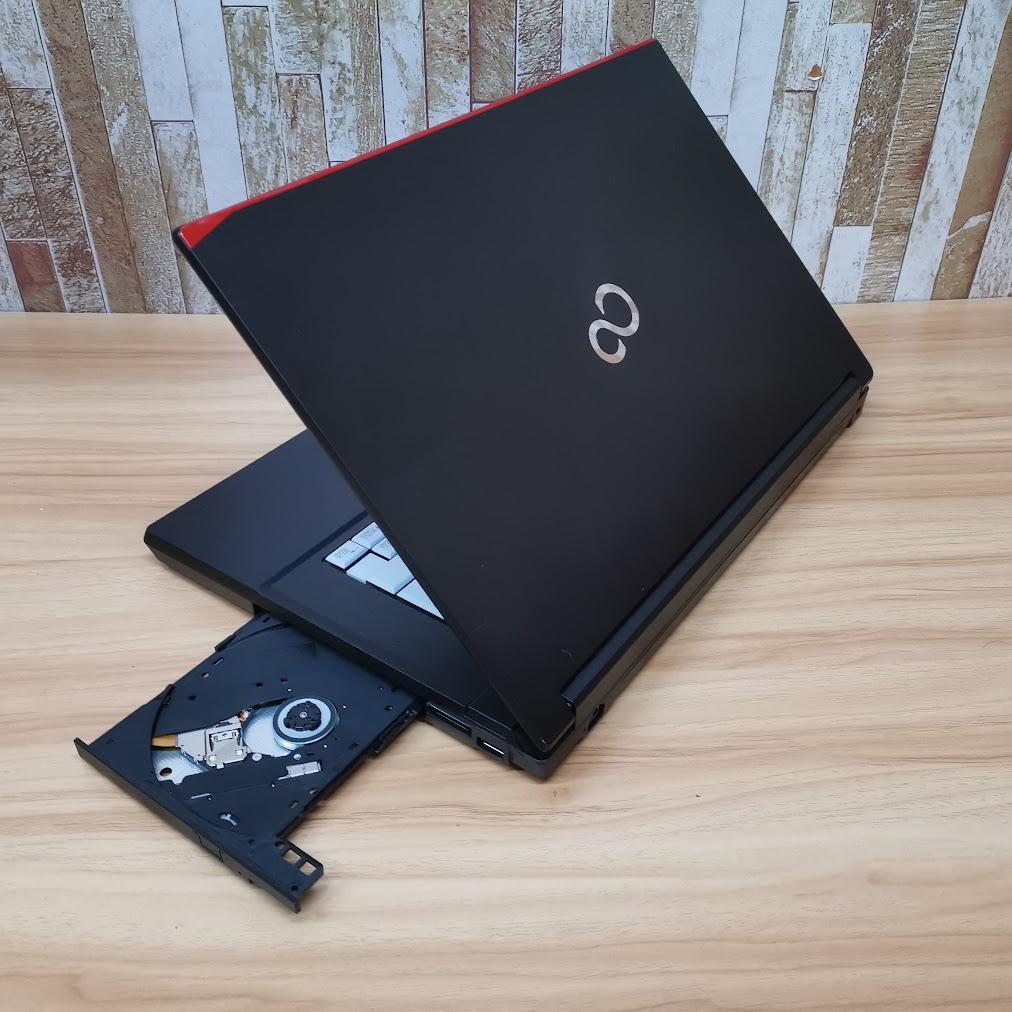 富士通 Core i5 / SSD256GB / DDR4-8GB搭載ノートPC