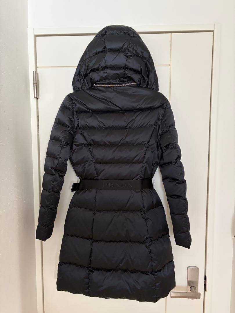 PRADA フード付き ブラック ダウンジャケット　38