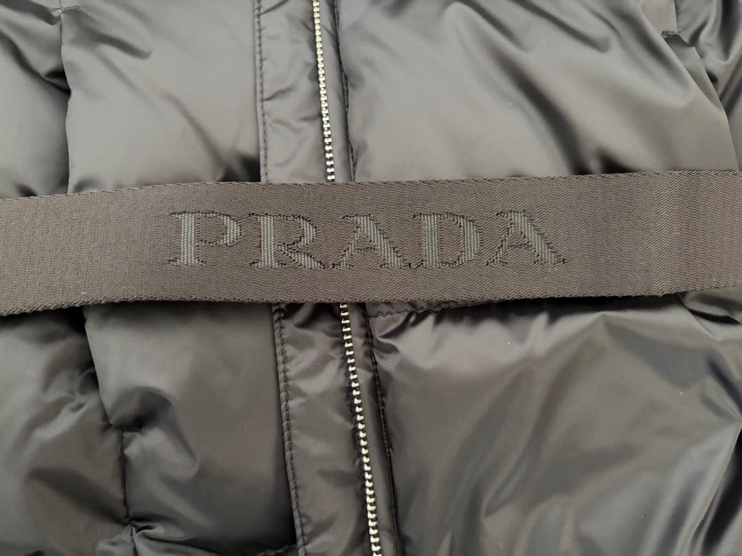 PRADA フード付き ブラック ダウンジャケット　38