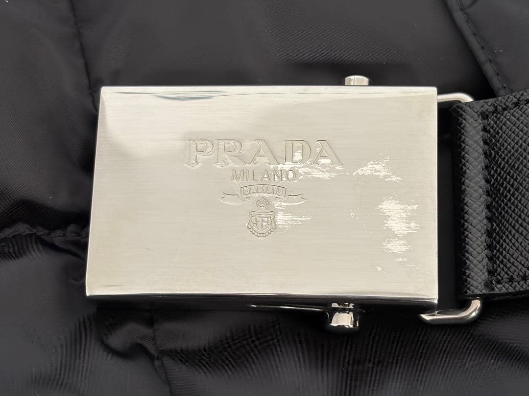 PRADA フード付き ブラック ダウンジャケット　38