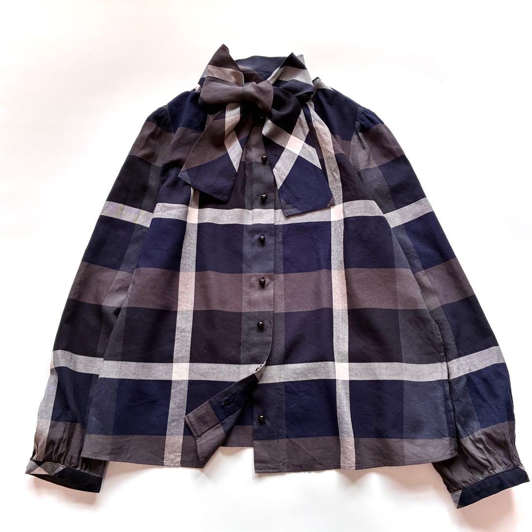 ブルーレーベルクレストブリッジ チェック柄 ボウタイ リボン ブラウス ネイビー