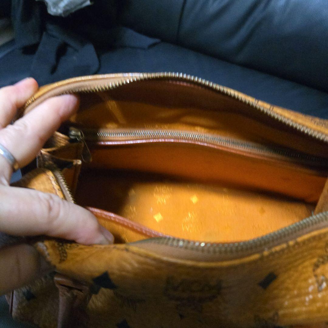 MCM ロゴ入りブラウンレザーボストンバッグ