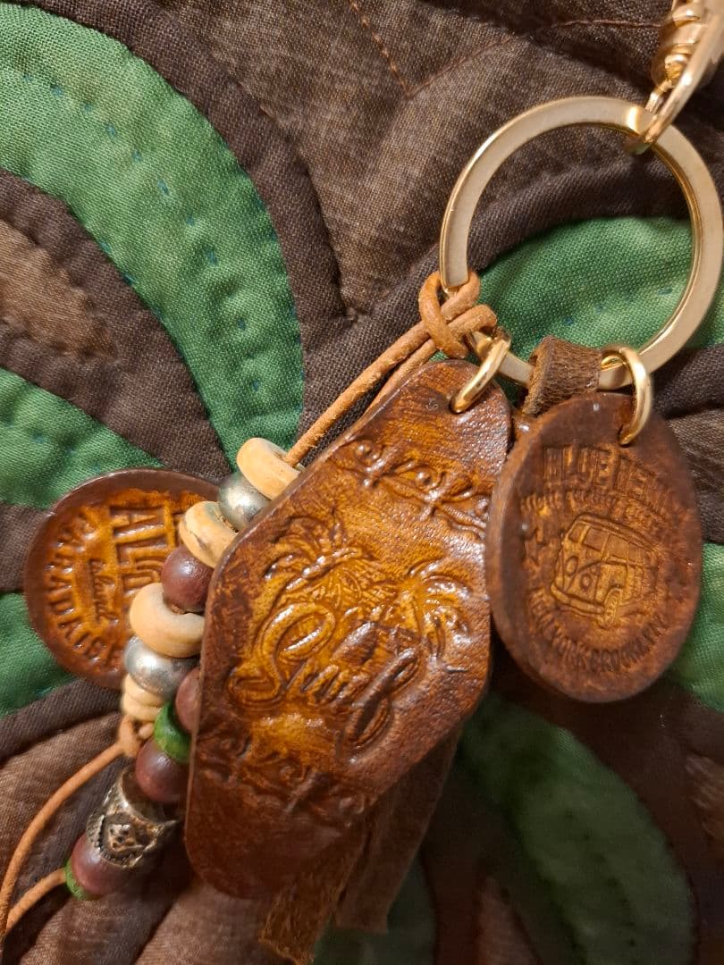 ハワイアンキルト　大きめ横長　バッグ　バス　2WAY　革タグチャーム付き