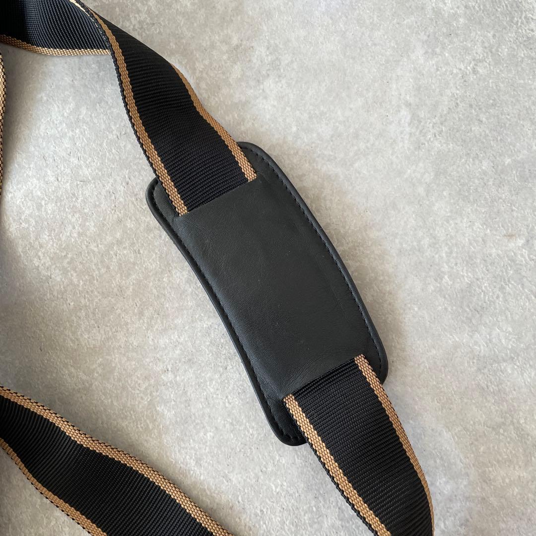 美品 ブリー BREE フラップショルダーバッグ ブラック