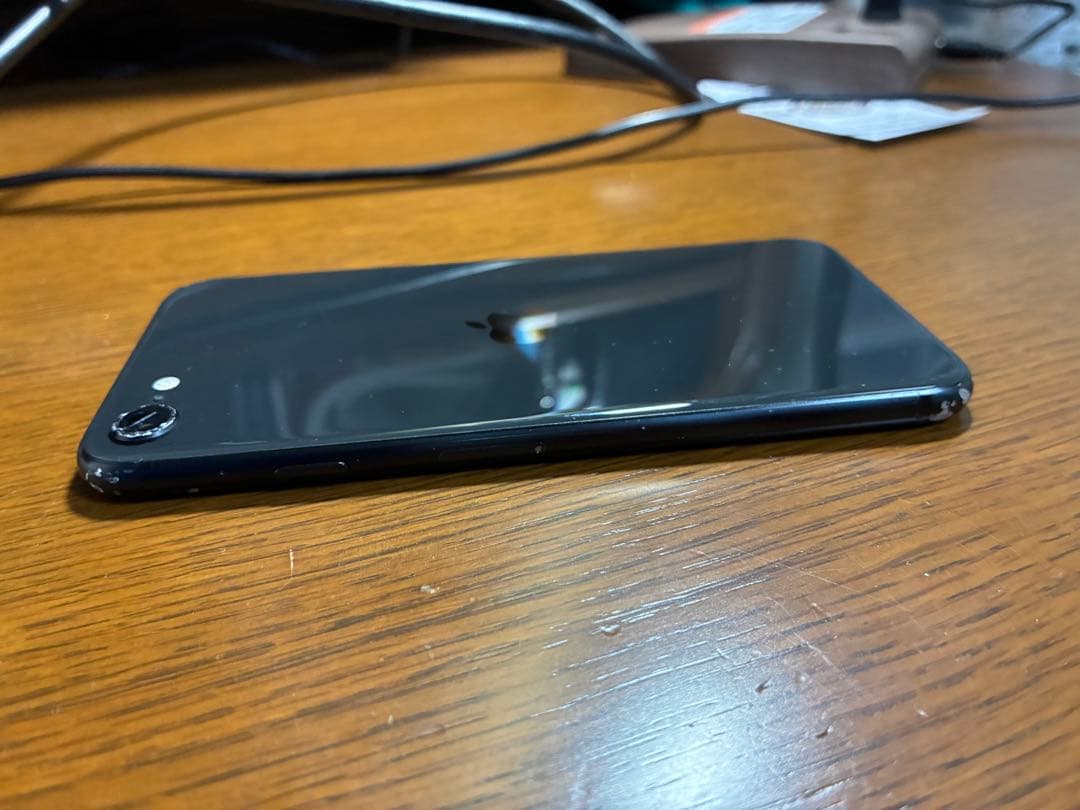 iPhoneSE(第二世代)ブラック 本体 SIMフリー　傷あり