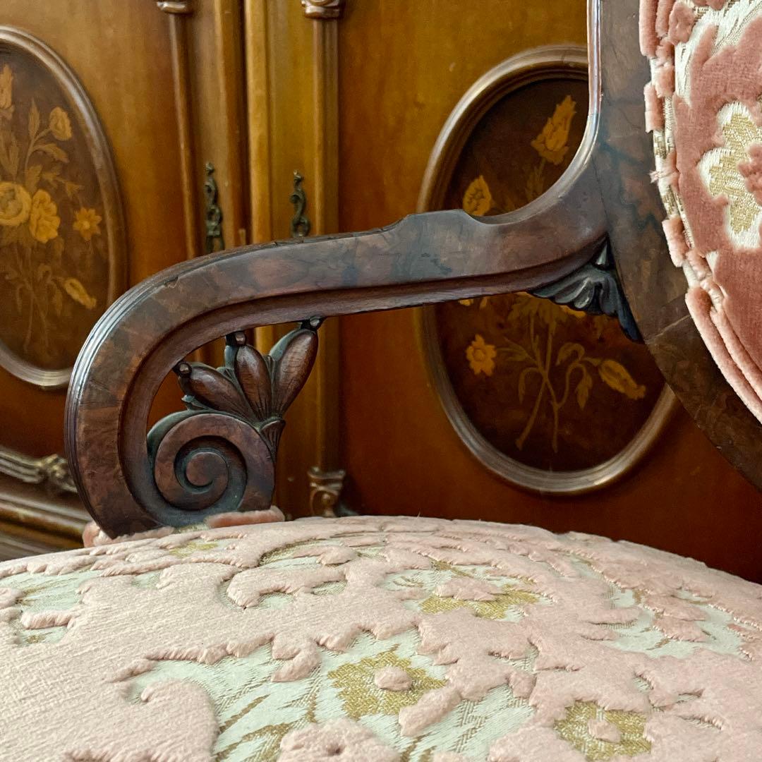 r1063 イタリア製 アームチェア 伝統的なクラシックなデザイン