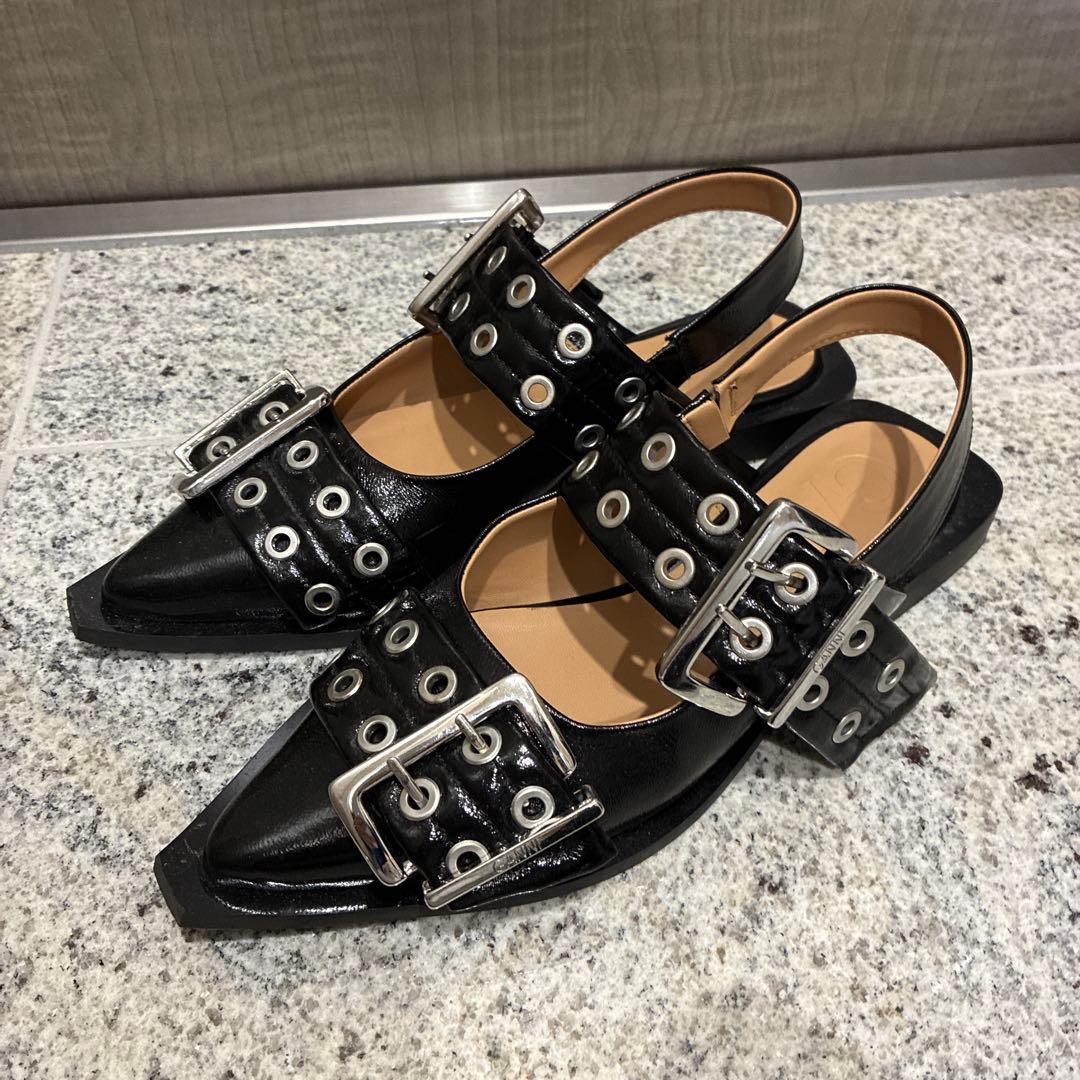 ガニー　GANNI アンクルストラップ付きブラックパンプス　パンプス個性　北欧