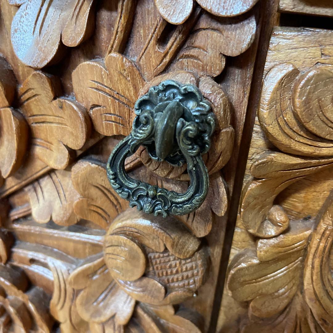 木彫り装飾のキャビネット　インドネシア　オーダーメイド