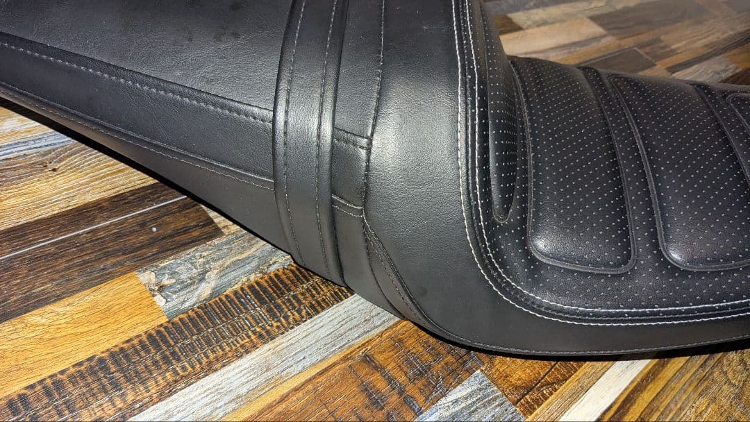 あ*ん様 ハーレー XL1200CX 純正シート スポーツスター ロードスター