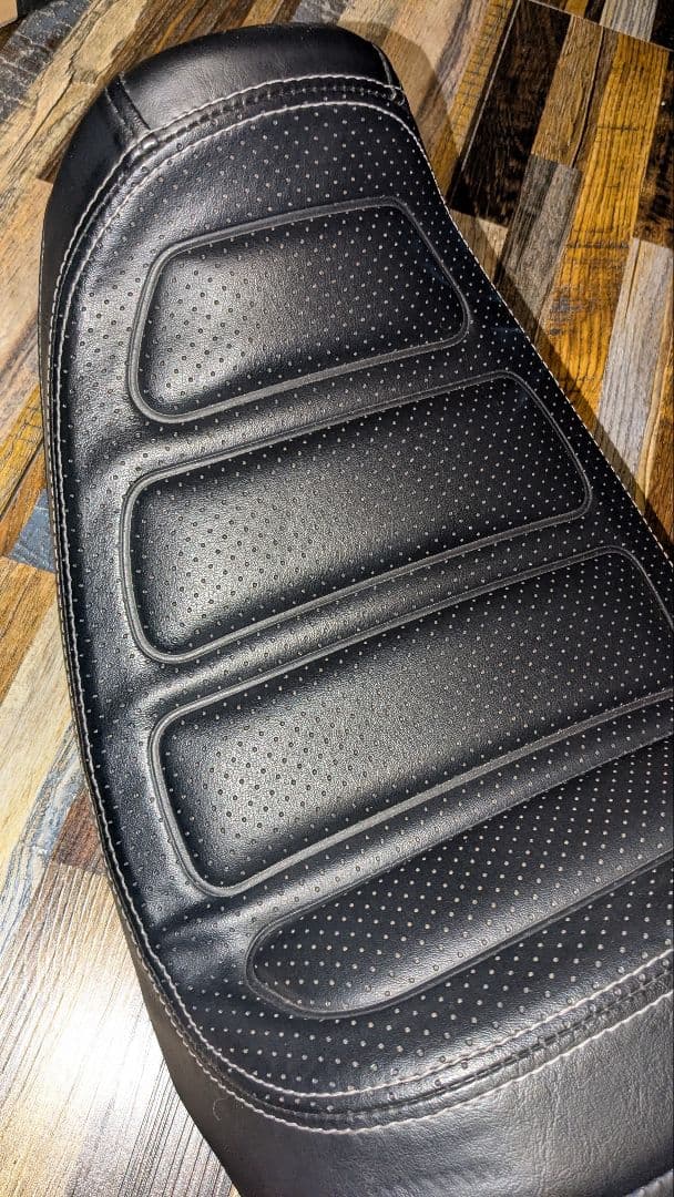 あ*ん様 ハーレー XL1200CX 純正シート スポーツスター ロードスター