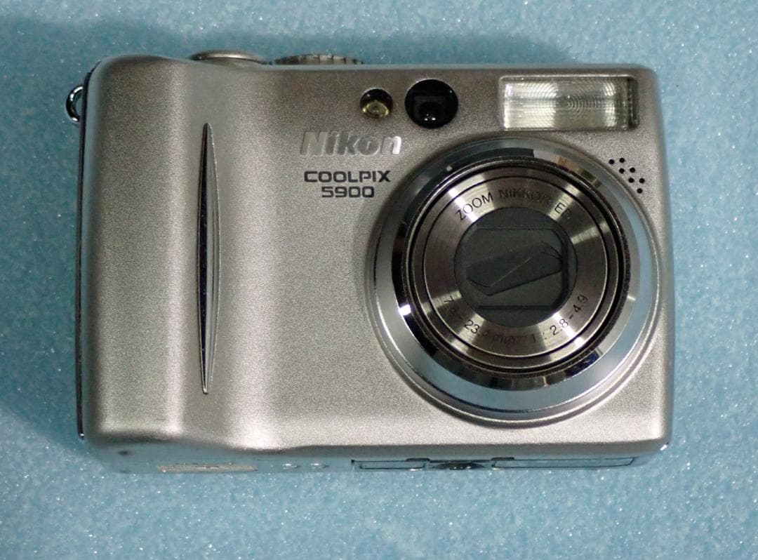 Nikon COOLPIX 5900 デジタルカメラ & 防水ケース