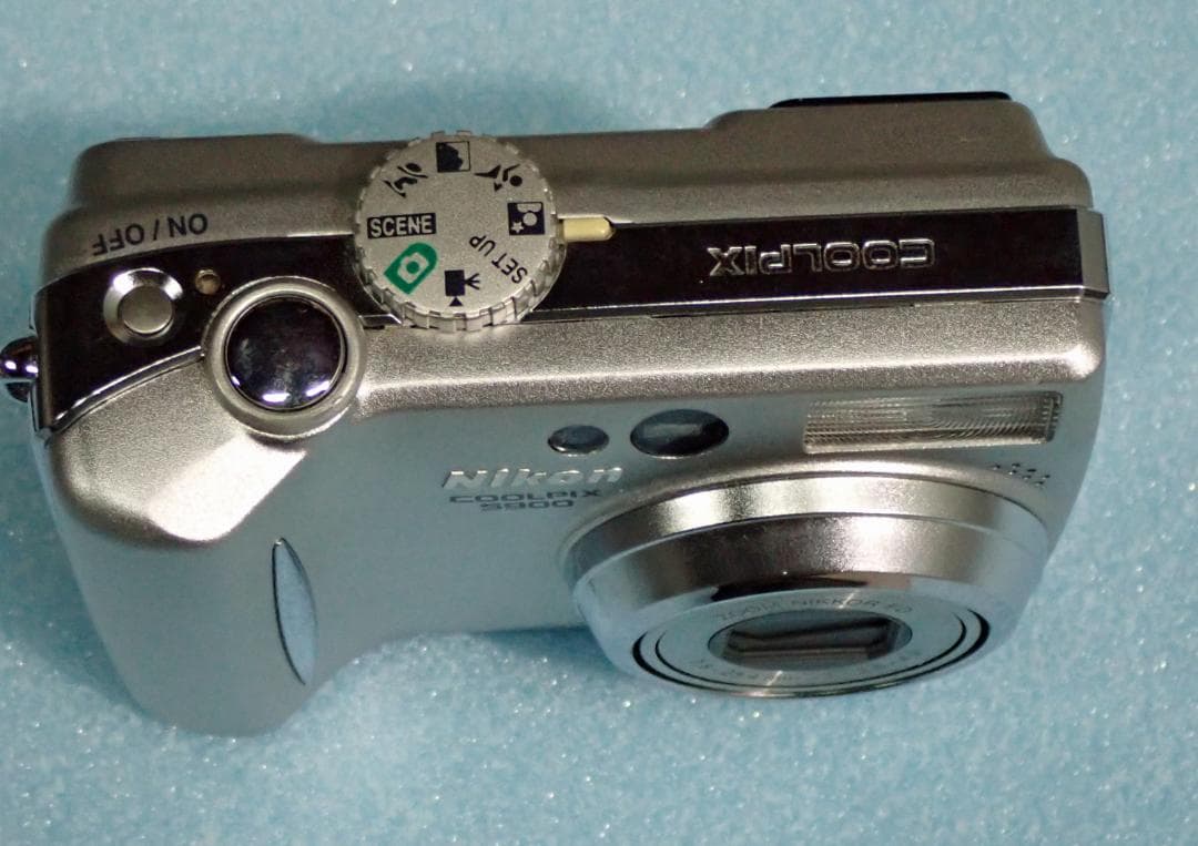 Nikon COOLPIX 5900 デジタルカメラ & 防水ケース