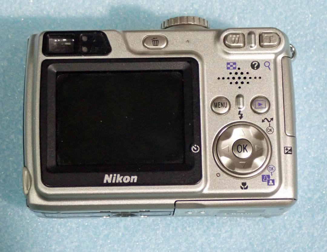 Nikon COOLPIX 5900 デジタルカメラ & 防水ケース