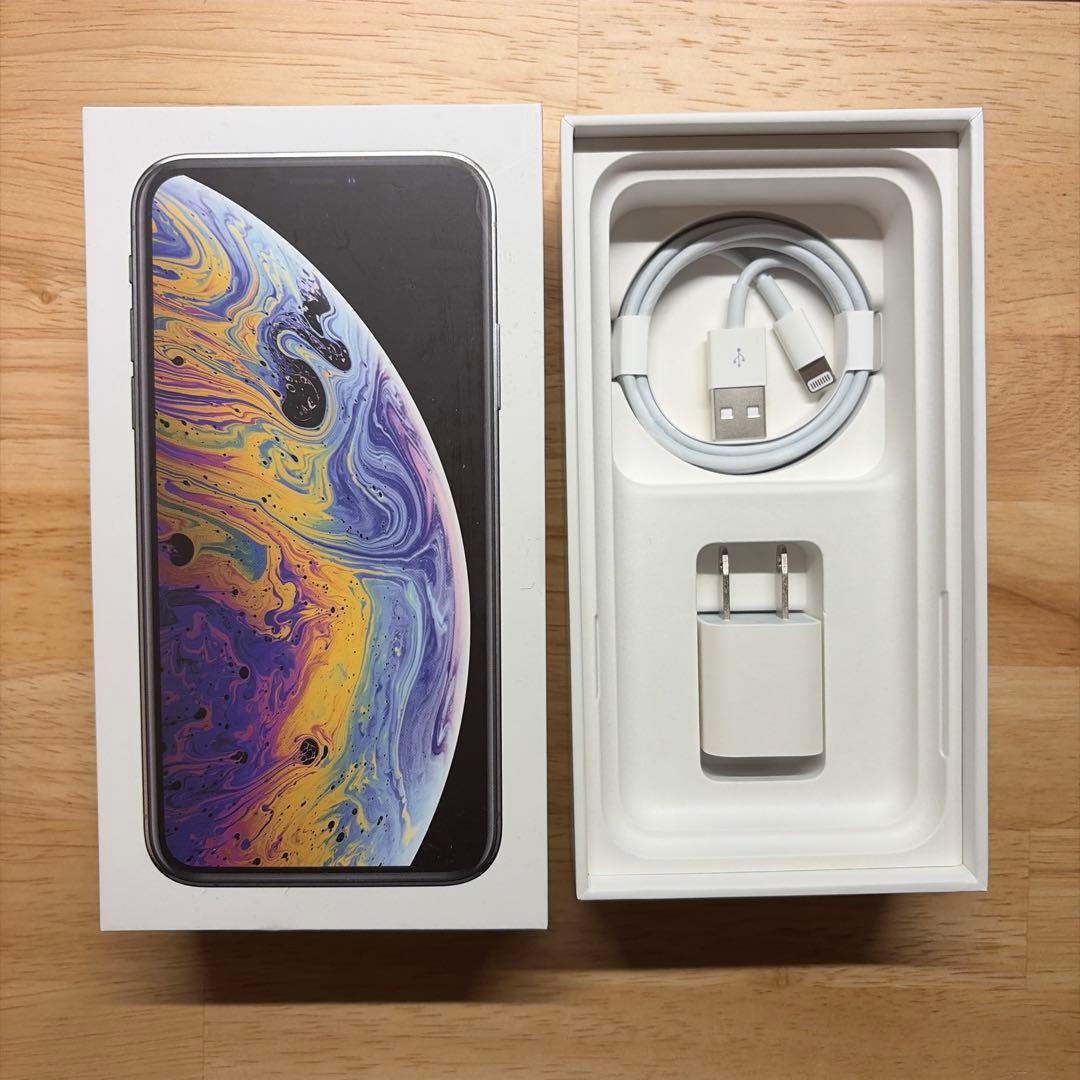 iPhone Xs シルバー　64GB
