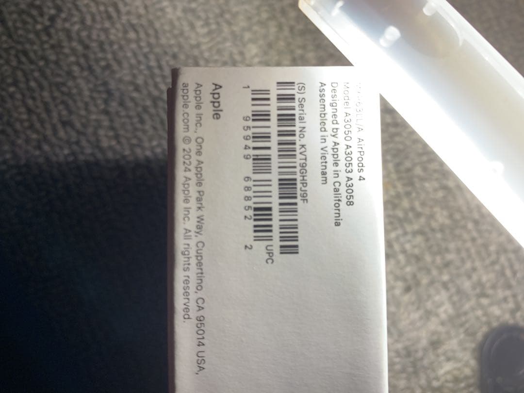 【極美品】AirPods4