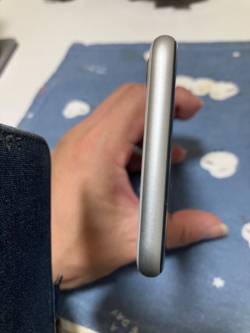 Apple iPhone SE 本体 第2世代 ホワイト 64GB